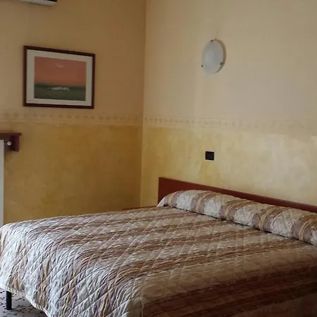 Hotel Frejus 3*
